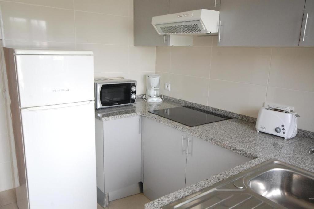 Apartamento V2 Pedro - By Bedzy อัลบูเฟรา ภายนอก รูปภาพ